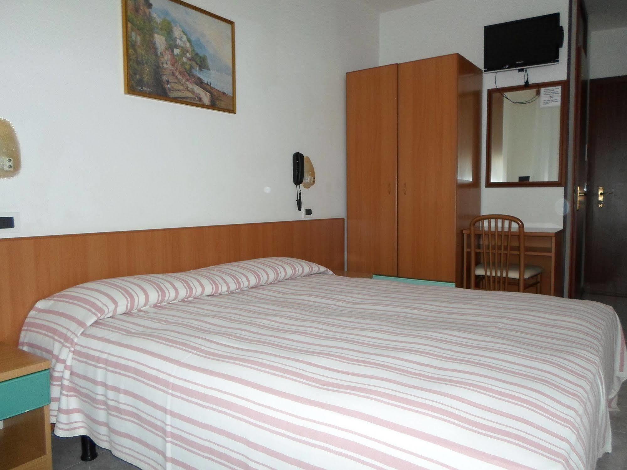 Hotel Gloria Λινιάνο Σαμπιαντόρο Εξωτερικό φωτογραφία