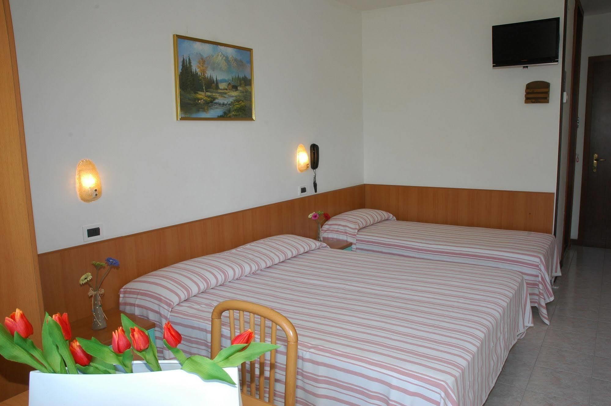 Hotel Gloria Λινιάνο Σαμπιαντόρο Εξωτερικό φωτογραφία